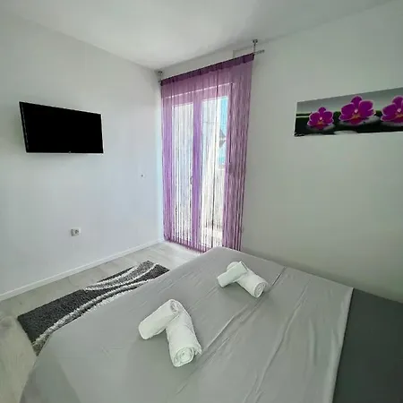 Luna Modern Sea View *