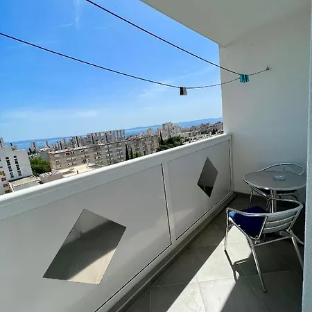 Luna Modern Sea View Апартаменты *