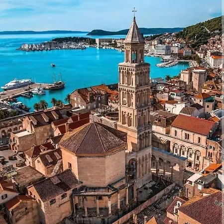 Апартаменти Luna Modern Sea View